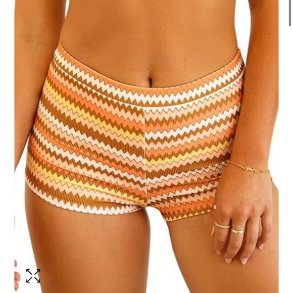 Dippin Daisy’s Faye Top & Farrah bottom - Picture 2 of 8